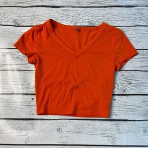 Wild Fable Syracuse Orange Women's Short Sleeve V-Neck Cropped T-Shirt